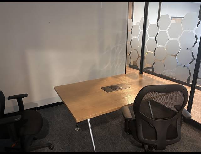 217M² OFFICE TO LET IN MENLYN